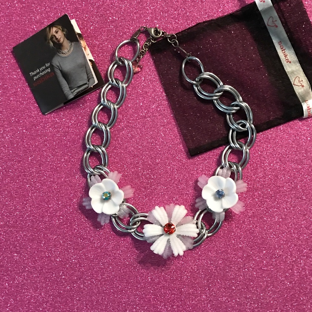 Sabika Flower Necklace